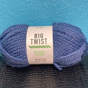 NWT Big Twist 80% Acrylic 20% Wool 6 Super Bulky Color Marine Blue Yarn 142g